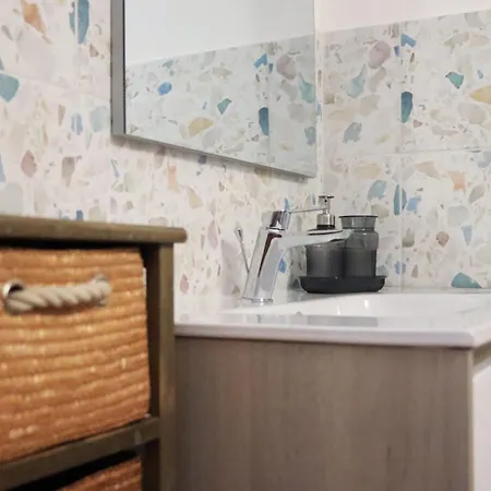 Apartamento Mari' 2 *